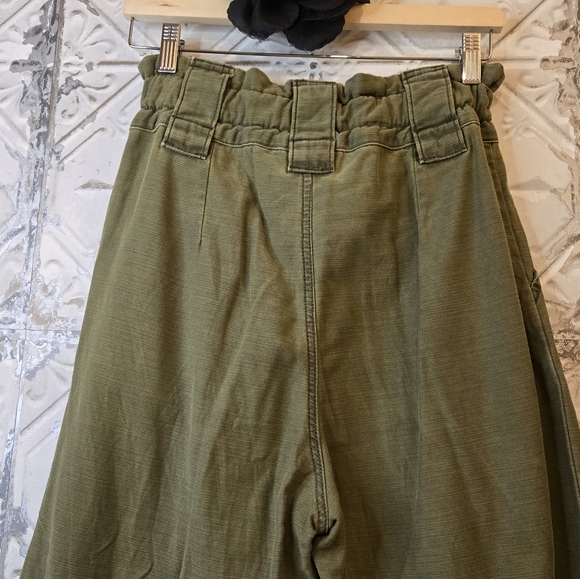 FREE PEOPLE One Way High Waist Cargo Army Olive Pleated Pants Size 2 - Picture 9 of 16
